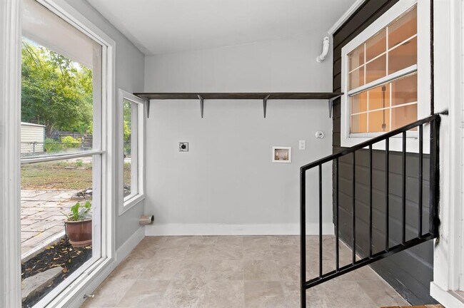 Building Photo - 1708 Payne Ave