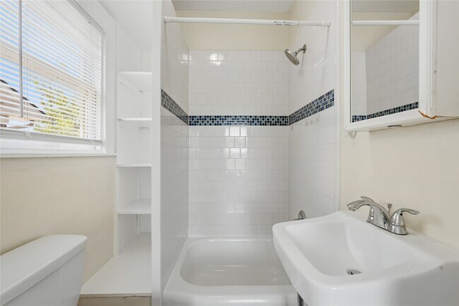 Building Photo - 4201 Woodleigh St