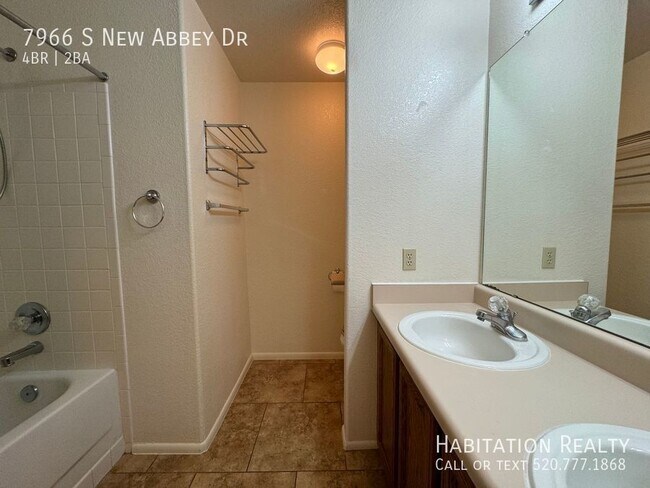 Building Photo - 7966 S New Abbey Dr