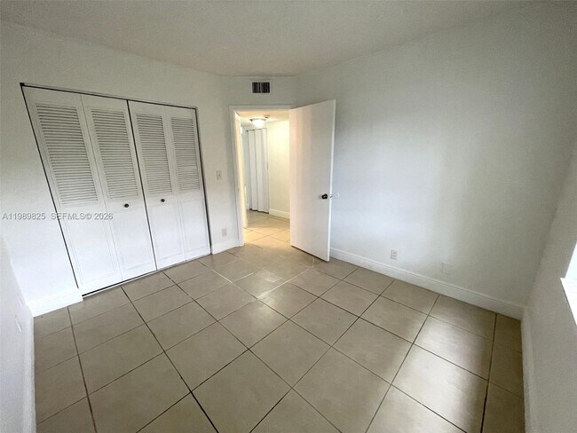 Building Photo - 2390 Coral Springs Dr