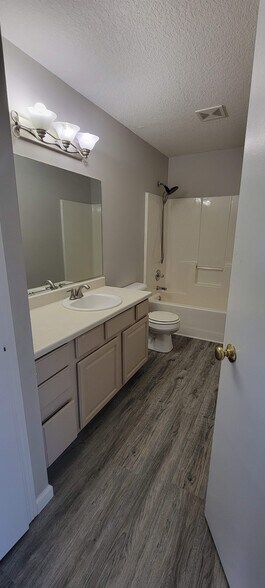 Building Photo - 2806 Fayrdale Dr