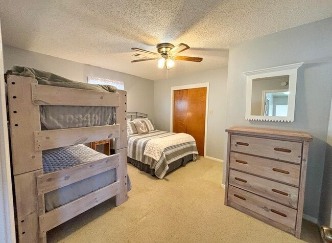 Building Photo - 209 Crest Dr