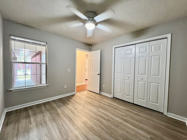 Building Photo - 3 bedroom 2 bath townhome in Towne Park