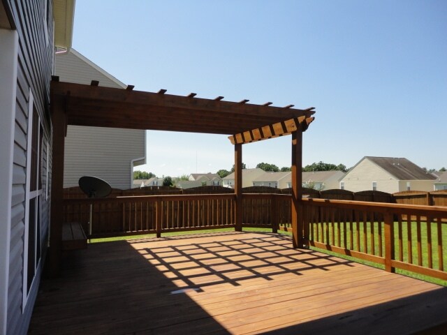 Building Photo - 4500 Wolf Run Dr