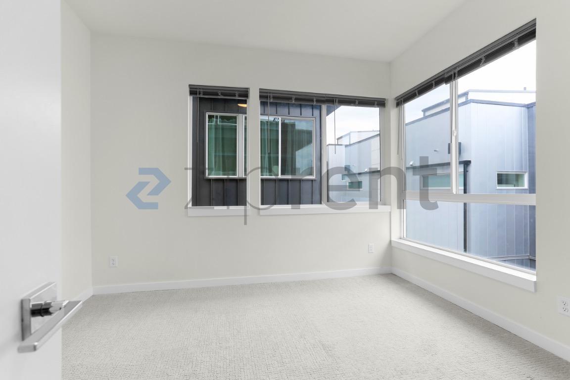 Building Photo - Unit B