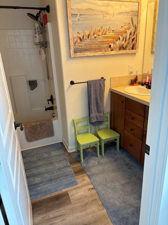 Building Photo - 3 Bedroom House with Large Bonus Room and ...