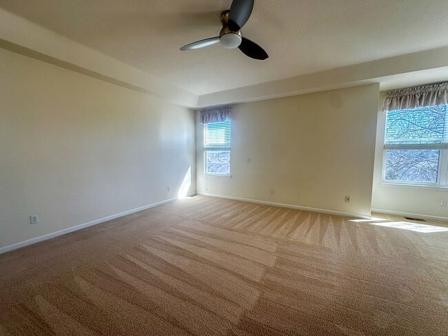 Building Photo - Luxurious Castle Pine living awaits!