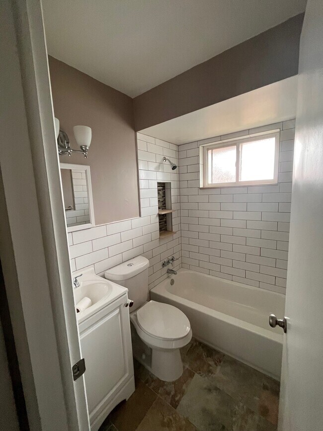 Building Photo - The Oaks at Margurite