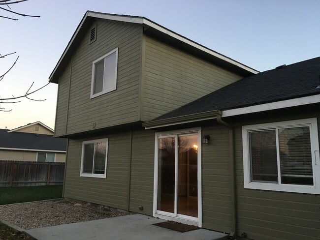 Building Photo - Perfect 4 bed 2.5 ba home in the desirable...