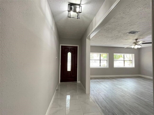 Building Photo - 7611 Cabot St