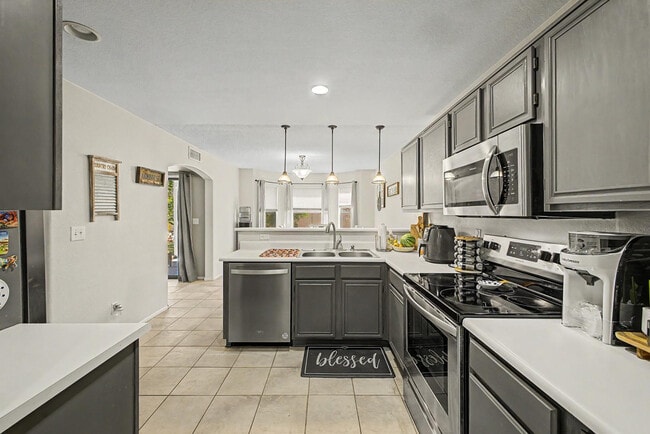 Building Photo - 761 E Rosemonte Dr