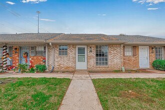 Building Photo - 1110 W Tri Oaks Ln