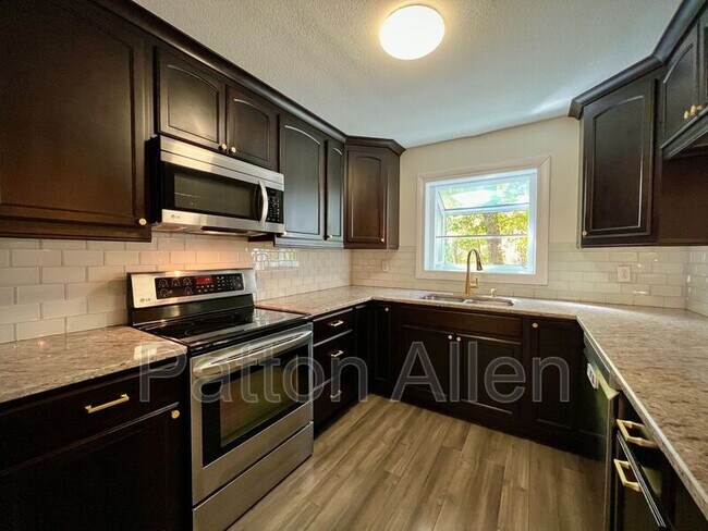 Building Photo - 126 Locust Ct