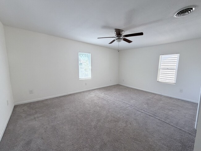 Building Photo - 907 Rugby St