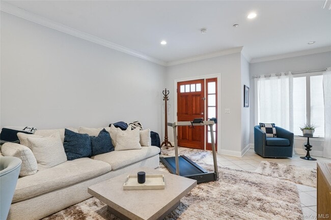 Building Photo - 11 Station Pl