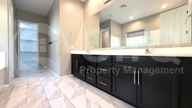 Building Photo - 5530 N 107th Ln