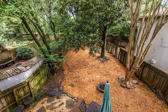 Building Photo - 1214 Cleburne Ave NE