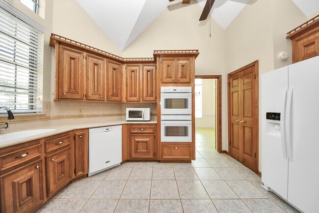 Building Photo - 10503 Great Plains Ln
