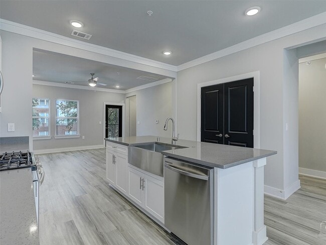 Building Photo - 3369 Wynwood Dr