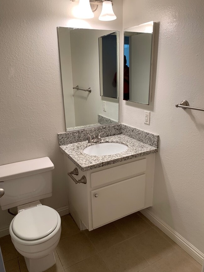 Building Photo - 3 Bedrooms, 2.5 Bath Townhome for Lease in Ontario with Water & Trash Included