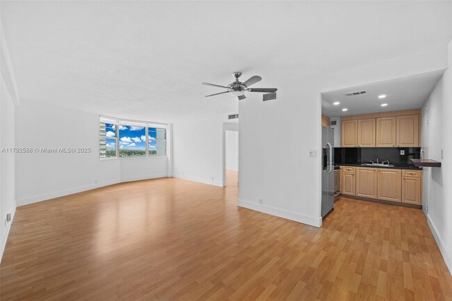 Primary Photo - 3301 NE 5th Ave