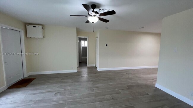 Building Photo - 2561 NE 10th Ct