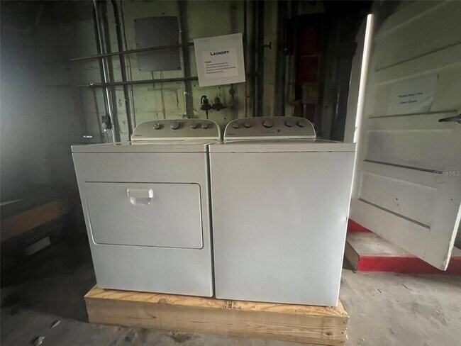 Building Photo - 1800 Pass a Grille Way