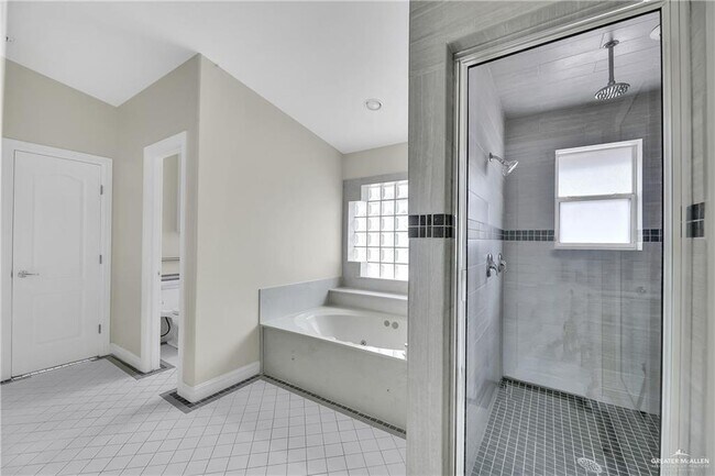 Building Photo - 321 Condor Ave