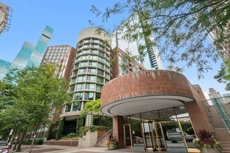 Building Photo - 440 N McClurg Ct