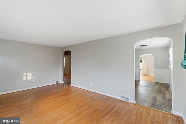 Building Photo - 1206 Sylvan Dr