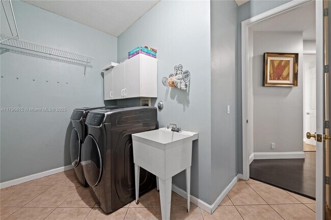 Building Photo - 331 NW 119th Dr