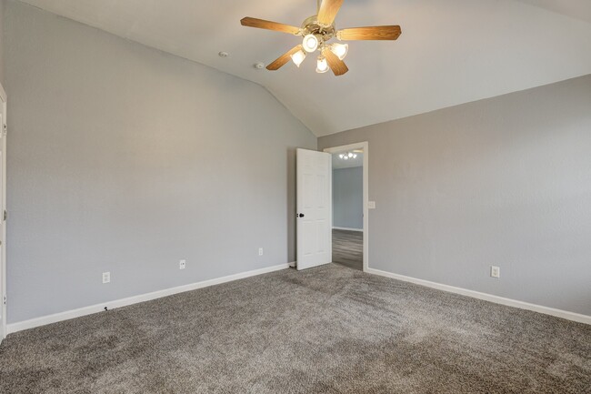 Building Photo - 312 SW 40th St