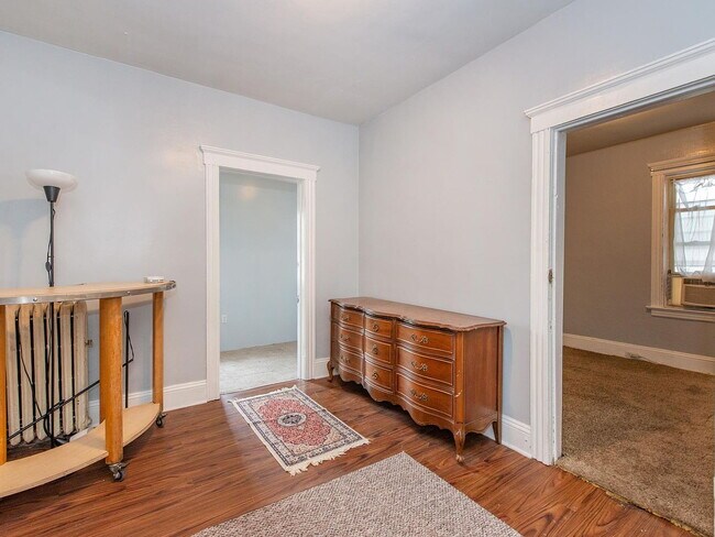 Building Photo - 3-Bed in the Heart of New Brunswick!"