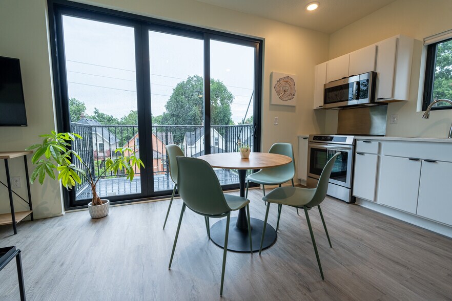 Building Photo - 2718 Grand Ave S