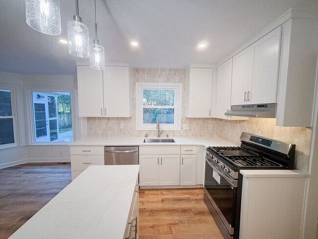 Building Photo - 104 Stratford Dr