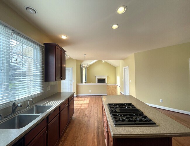 Building Photo - 4823 Vista Ridge Dr