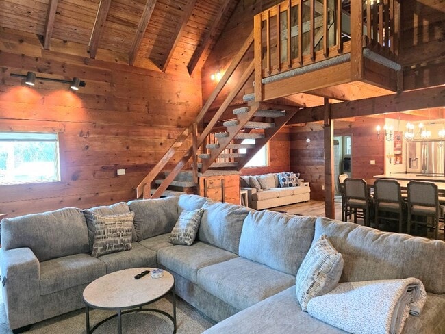 Building Photo - Cozy Coastal Retreat!