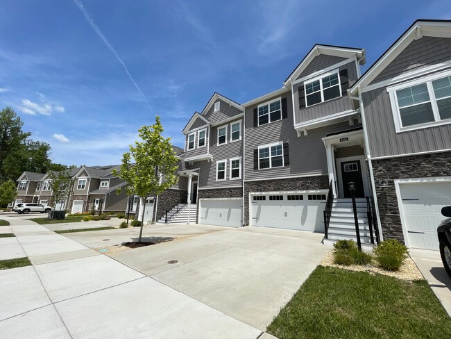 Building Photo - Wren | 3 Bed 2.5 Bath | Garage | 1729 sf