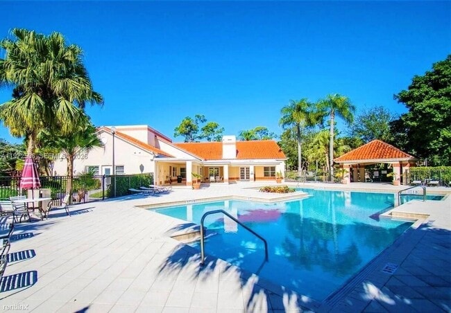 Building Photo - 3390 Pinewalk Dr N