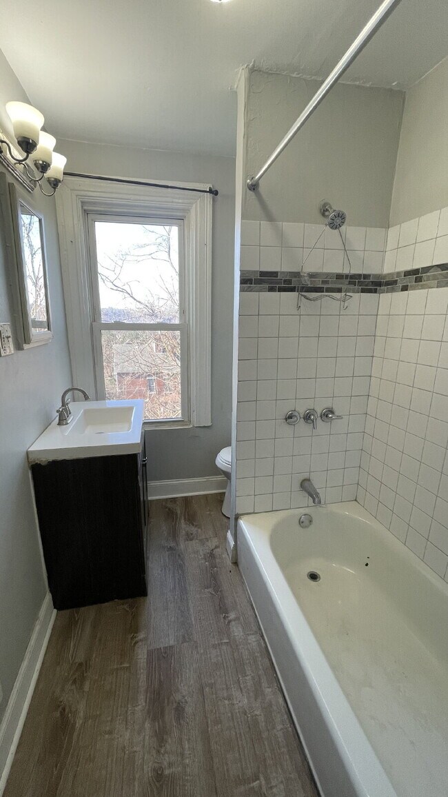 Building Photo - Spacious 4-Bedroom Home with 2 Full Bathrooms – Section 8 Approved and Ready for Move-In!