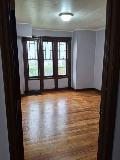 Building Photo - 119 Thompson St