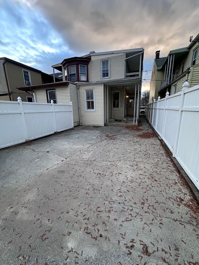 Building Photo - 3 Bedroom Home in Lebanon City