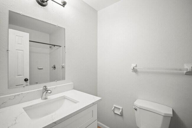 Building Photo - Newly remodeled 2 bedroom, 2 bathroom home...