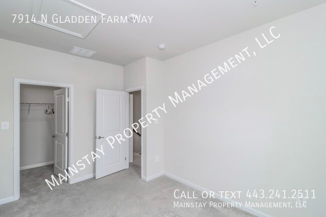 Building Photo - 7914 N Gladden Farm Way