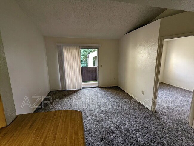 Building Photo - 461 W Holmes Ave