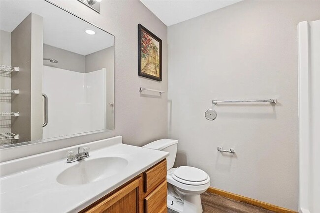 Building Photo - 2 Bed 2 Bath Condo for Rent in Marion!