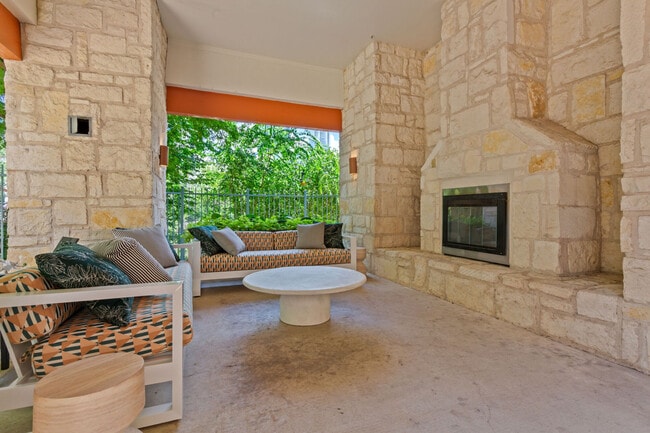 Building Photo - Elle West Ave