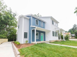 Building Photo - 1212 N Woodburn Ave