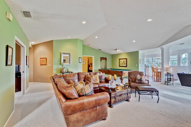Building Photo - 207 Legendary Cir