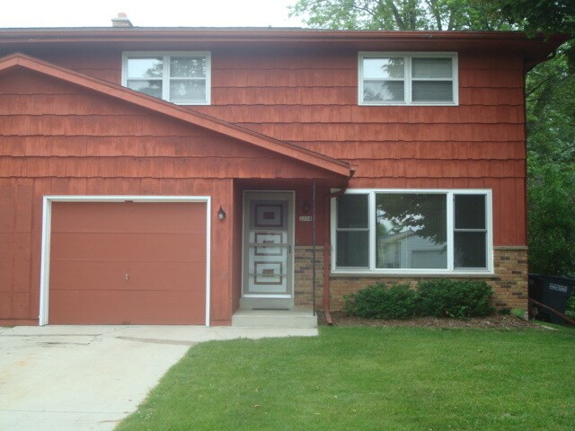 Building Photo - 2308 Mayflower Ave